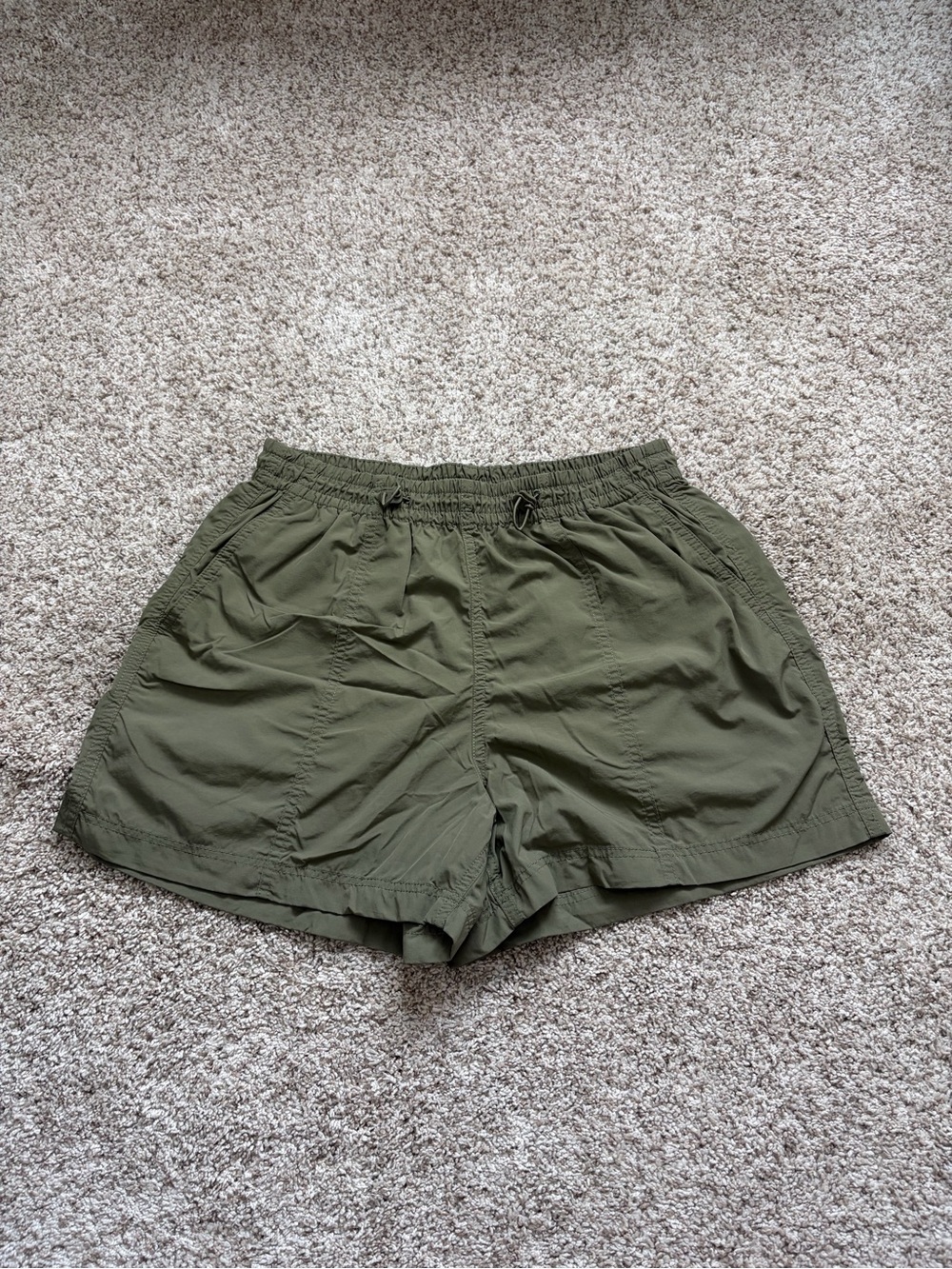 Uniqlo Parachute Olive Green Nylon Shorts size S
